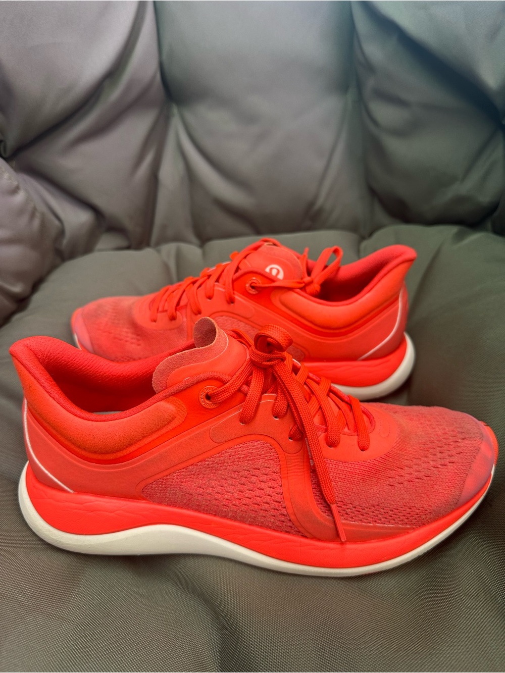 Lululemon chargefeel low women’s running workout shoes size 9.5 bright flare